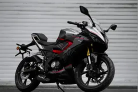 新车｜入门级150cc仿赛：钱江QJMOTOR赛150，售价13999元图片