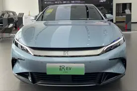 2023款汉EV冠军版到店，冰川蓝配色时尚，底盘悬架升级，配置丰富图片