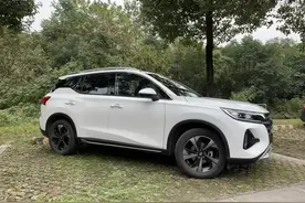 试驾广汽传祺GS4：优缺点五五开，平平无奇的「工具人」图片