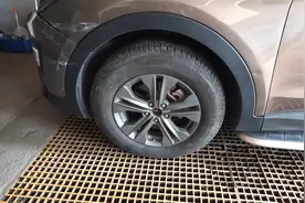 轮胎一万公里对调有必要吗？把轮胎拆下来看看，就知道了图片