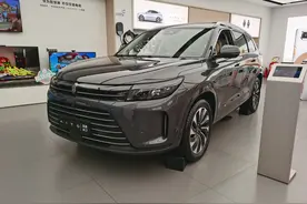 别总盯着问界M5智驾版，轴距2820mm，28.98万起的问界M7值得买吗图片