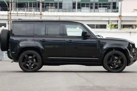 这才是男人的座驾！车长超5米3，5.0T V8+全时四驱，开着有面子图片