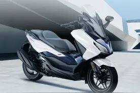新车｜售40880元/降8920元，新款本田NSS350上市，升级液晶仪表等图片