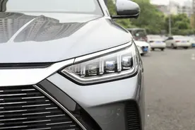 体验宋PLUS DM-i 5G版，轴距为2765mm，NEDC续航100公里图片