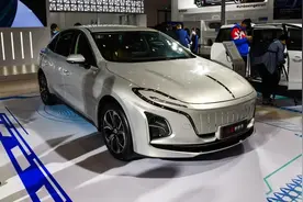 最便宜不过12万就能买中型车！红旗E-QM5价格相当亲民图片