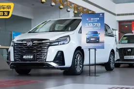 19.79万值得买吗？实拍别克GL8陆上公务舱舒适型图片