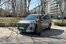 同样的购车预算，为何荣威iMAX8 DMH比传祺E8 PHEV更值得买？视频封面