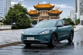 试驾极狐阿尔法T森林版：用来City Walk刚刚好图片