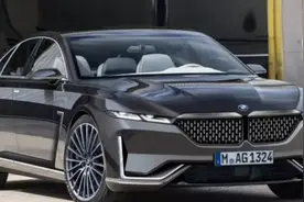 宝马中期改款7系车型预计2025年底首发，2026年上市图片