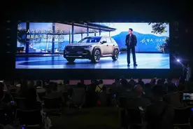 影帝梁家辉代言马自达CX-50，达成“世纪大和解”图片