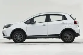 车长4005mm，油耗5.9L，适合代步，不到5万，带你看吉利远景X3图片