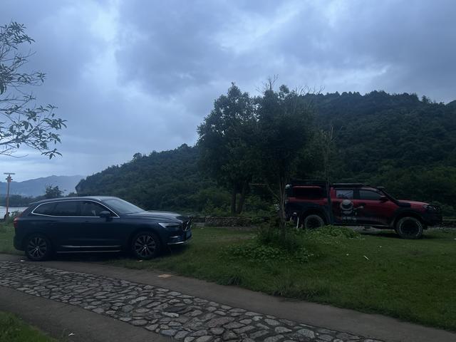 沃尔沃XC60雨季自驾雁楠公路：安全欣赏风景与开车经验分享