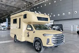 2.0T双涡轮+500牛米！四驱系统后桥带锁，新款大通T90皮卡房车图片