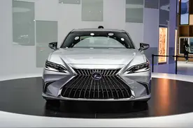 29.49万起步！配置升级 质感提升 全新雷克萨斯ES登场！图片