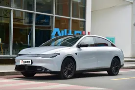 15万价格50万品质！车长超5米 入门即高配 这轿车太卷了图片