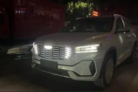吉利星越L雷神混动版夜间实拍，大灯科技感拉满，三缸机成隐患？图片