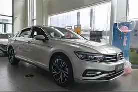 增加专属标识，精致感提升，一汽-大众迈腾30周年纪念版实车曝光图片