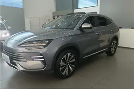 外观小改，配置有亮点：探店比亚迪宋PLUS冠军版DM-i图片