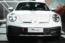 落地300多万，提车至少1年，实拍体验全球首台保时捷911越野版图片