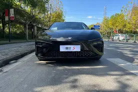 指导价27.98万，试驾哪吒S四驱大版，这个价格值不值？图片