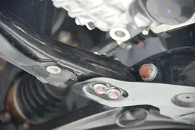 传祺影豹R：很好奇，10万元级高性能车的底盘长啥样？图片