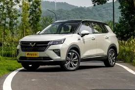 SUV有必要买省油的，五菱星辰空间大，价格经济，悬架能软硬调节图片