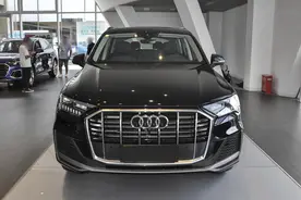 长超5米的大7座旗舰，进口豪华四驱SUV，油耗8.8L，带你看奥迪Q7图片
