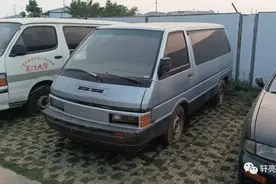 方正带感 丨 90年代街车——日产巴宁面包车/Nissan Vanette C22图片