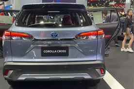 2024款丰田卡罗拉CROSS 内部功能和后备箱空间展示