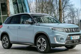 新一代铃木维特拉曝光，油耗4升，1.4T混动+双色车身，犀利又前卫图片