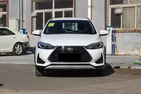 车长不足4.2米，百公里油耗5升，质量稳定可靠，带你看YARiS L致炫图片