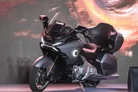 如何花4万块骑出24万的气势？派方星舰6试驾精华总结！图文版图片