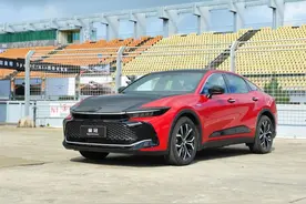 萝莉身御姐心的皇冠SportCross，能打动中产男吗？图片