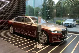 宝马7系的天花板，M760耀影特别版实车，搭劳斯莱斯同款6.6T动力图片