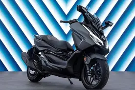 动力比肩150，本田2025款Forza125全新涂装+TFT仪表，售价4.18万图片