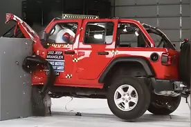 Jeep 牧马人再翻车！三年后再一次碰撞测试，结果跟三年前一模一样图片