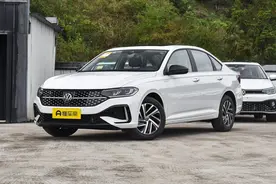 新车 | 取消“300TSI”尾标，曝2025款大众朗逸实车，现款12.09万起图片