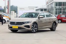 17.99万起，轴距2871mm，销量再次逆袭，全新帕萨特站起来了吗？图片