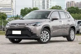 配2.0L自吸发动机，丰田锋兰达耗油吗？每年养车花多少钱？图片