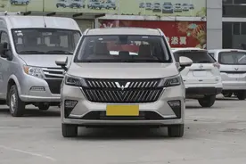 五菱新款大七座，预售价6.98万起，银标佳辰如何选更合适？图片