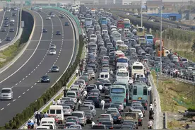 汽车表显能跑800公里，车主实测后发现只能跑600，内行：你被骗了图片