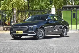 奔驰E300, 所谓尊贵地位的车型图片