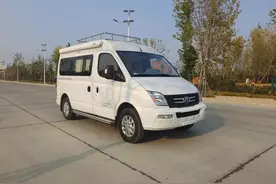 预售价17.88万元起，搏创推出新款大通V80短轴中顶宿营车图片