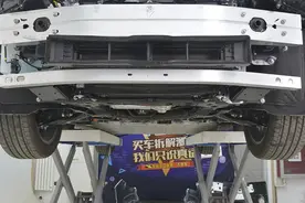 这辆丰田bZ3的底盘，确实令人意想不到！图片