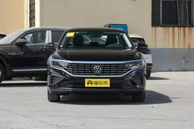 帕萨特这次良心了，降至15万内，1.4T动力+5.8个油耗，香吗图片