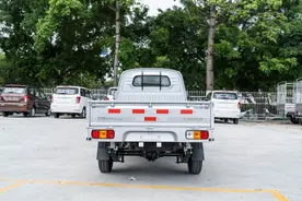 货运人新选择，中置后驱+手动挡4.33万起售，解读荣光小卡加长版图片