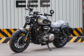 实测奔达 金吉拉300，造型运动，配备300cc的V型水冷双缸发动机图片