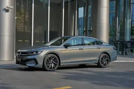 差价1万，全新帕萨特和迈腾怎么选？图片