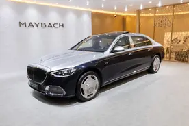 售375.8万，搭6.0T V12引擎，陆地头等舱，奔驰迈巴赫S680图片