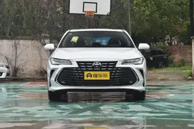 详解一汽丰田亚洲龙，三套动力可选，定位B+级轿车图片